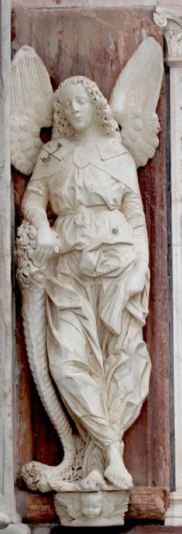 scultore-lombardo-angelo-con-cornucopia-certosa-pavia-1475