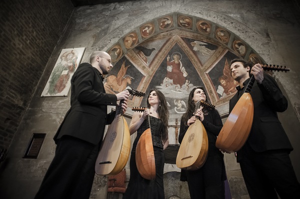 quartetto-di-liuti-milano-renato-cadel-giulia-la-marca-elisa-la-marca-emilio-bezzi.foto-di-giulia-zanetti