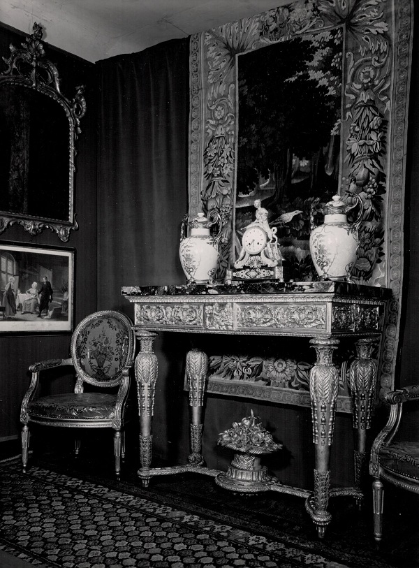 mario-perotti-milano-console-neoclassica-intagliata-dorata-fotografia-imbert