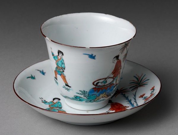 becher-piattino-porcellana-meissen-1700-decorazione-olanda-1720-1725-new-york-met